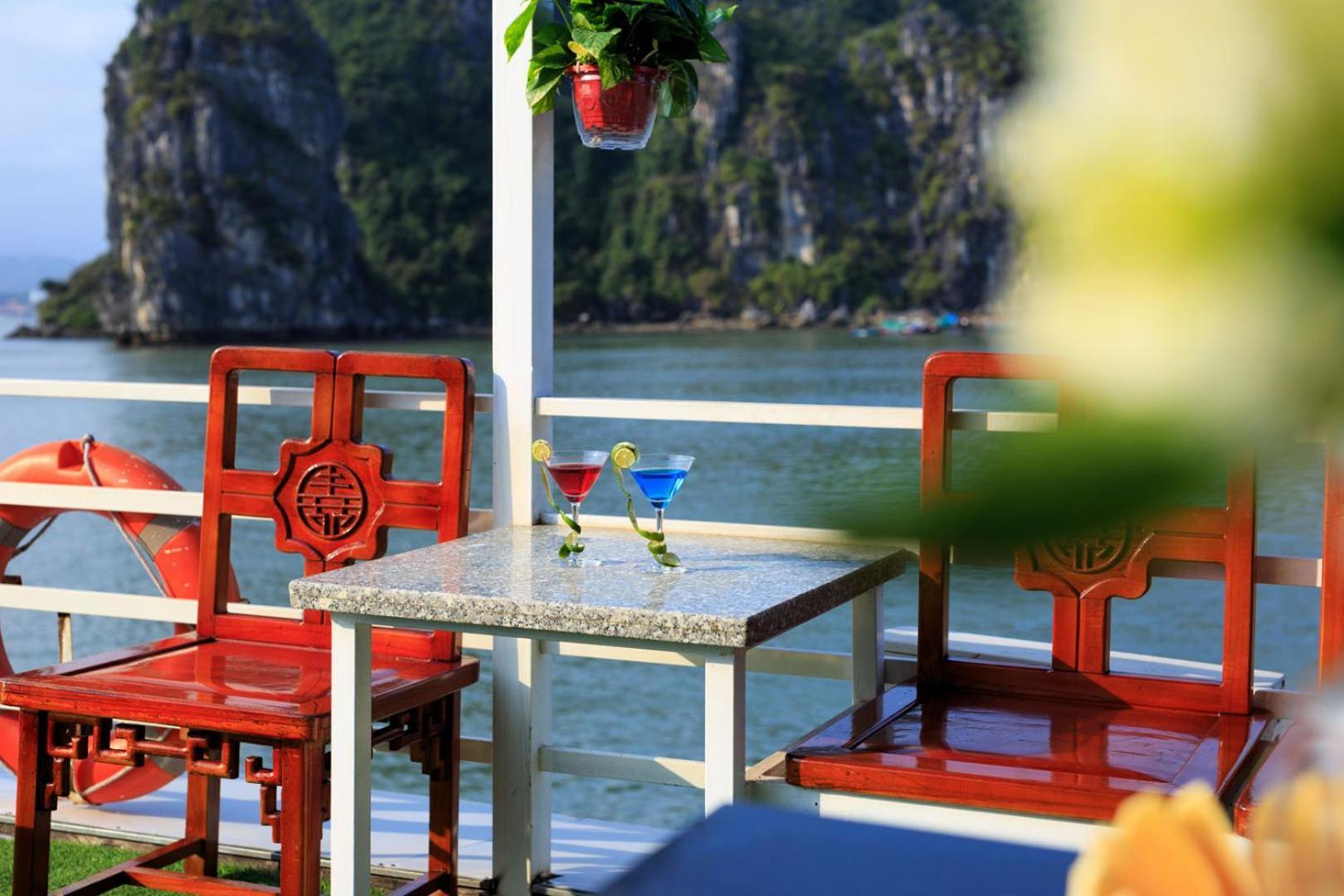 Cozy Bay Classic Cruise Ha Long Exterior photo