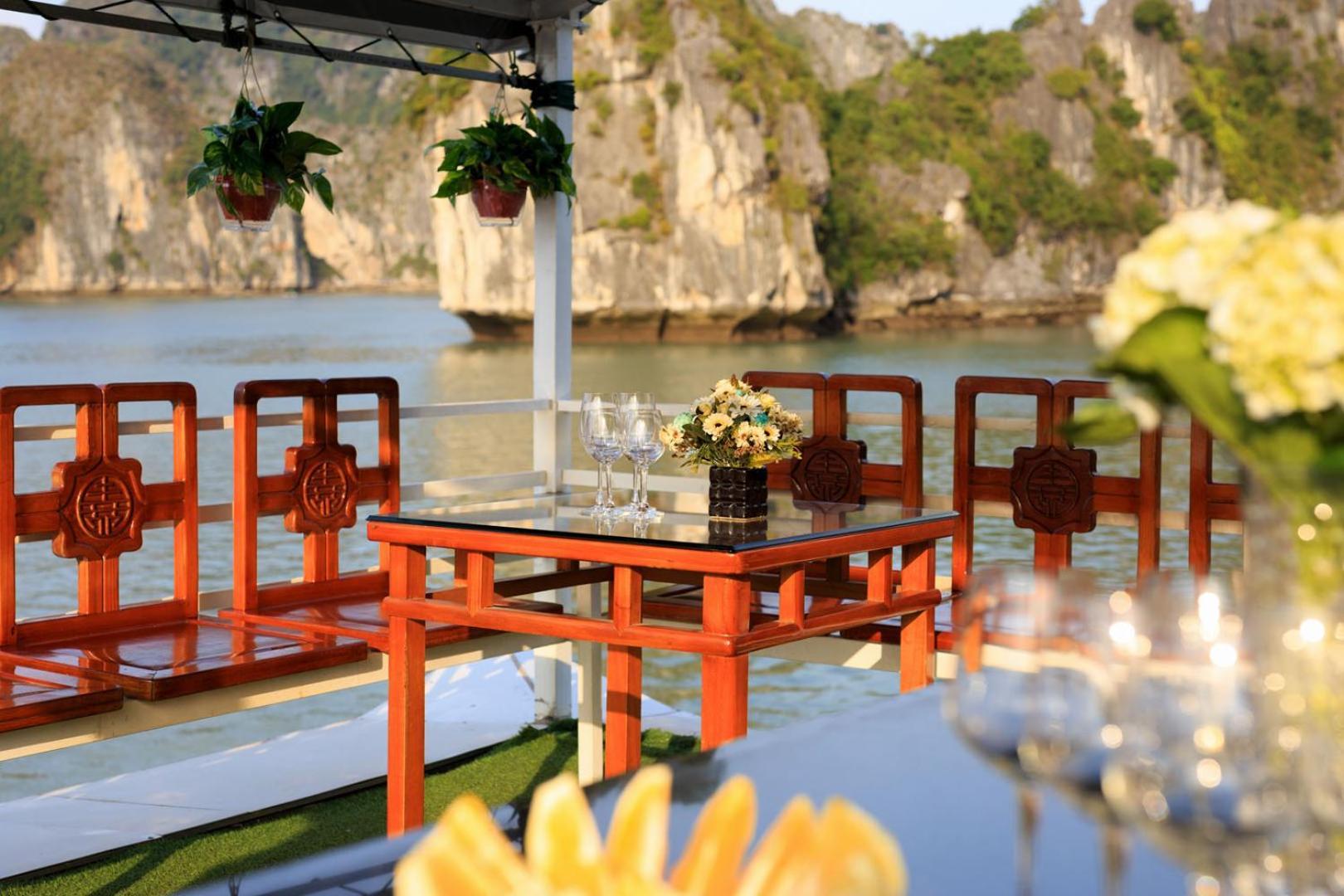 Cozy Bay Classic Cruise Ha Long Exterior photo