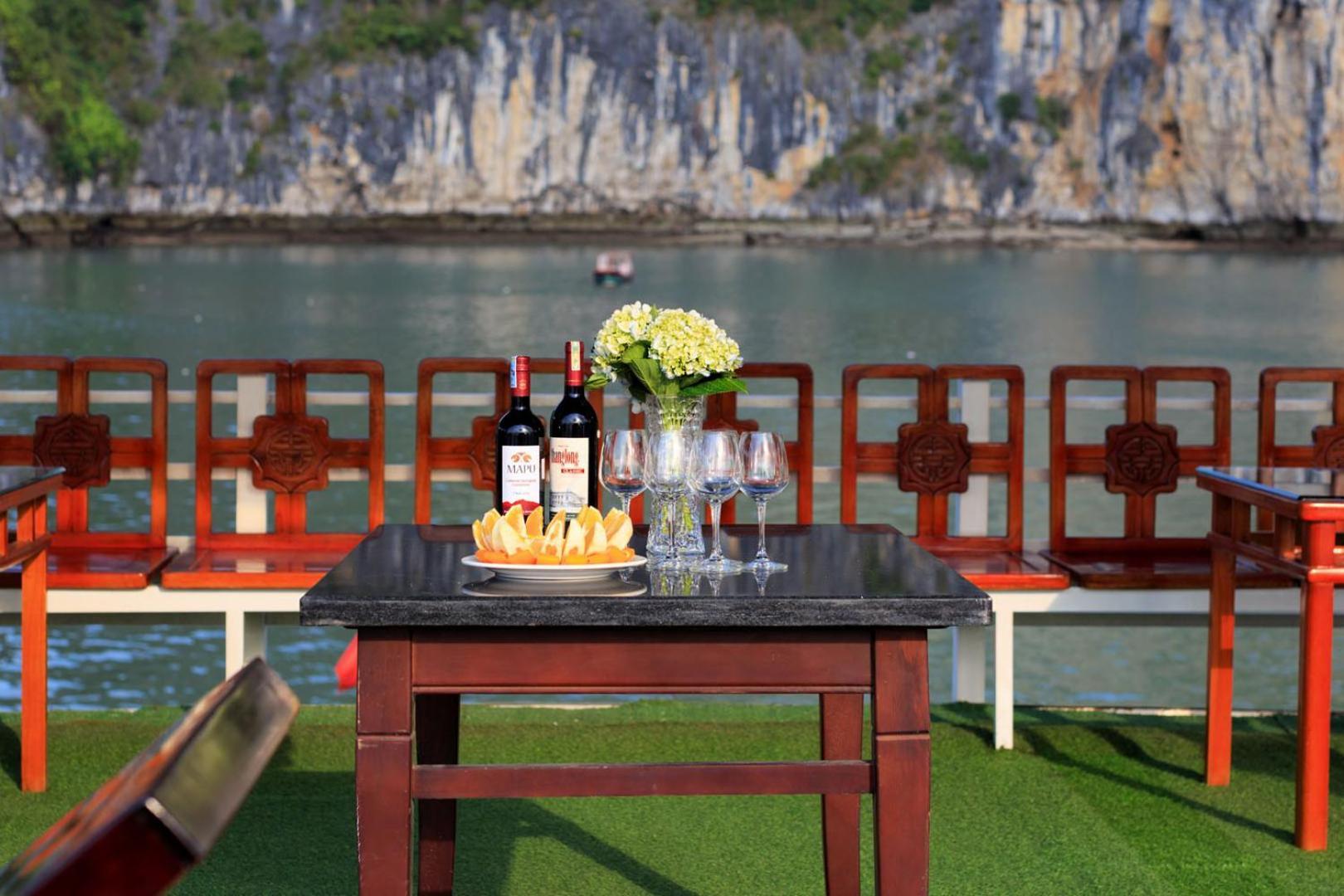Cozy Bay Classic Cruise Ha Long Exterior photo